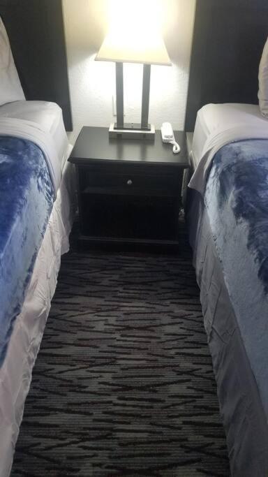 Hotel 2 Queen Beds Hotel Room 135 Booking Stillwater Dış mekan fotoğraf