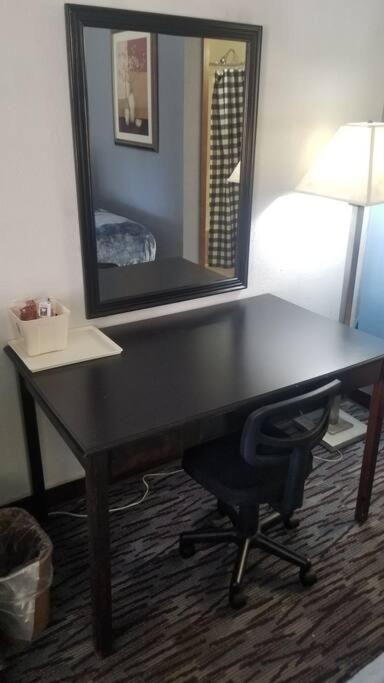 Hotel 2 Queen Beds Hotel Room 135 Booking Stillwater Dış mekan fotoğraf