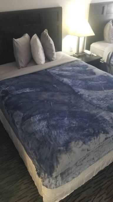 Hotel 2 Queen Beds Hotel Room 135 Booking Stillwater Dış mekan fotoğraf